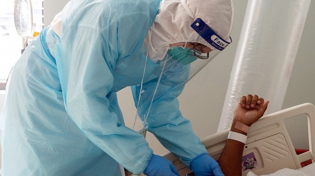 Los hospitales de Los Angeles están "al borde de la catástrofe" por la suba de casos de coronavirus en la zona (Télam).