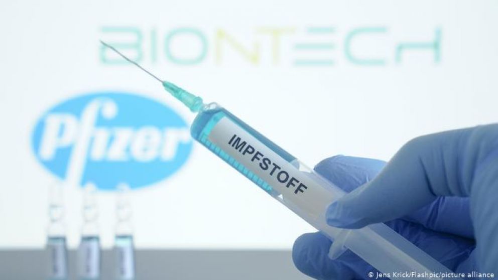 La vacuna Pfizer-BioNTech demostró un 95% de eficacia en la fase 3 del ensayo clínico.