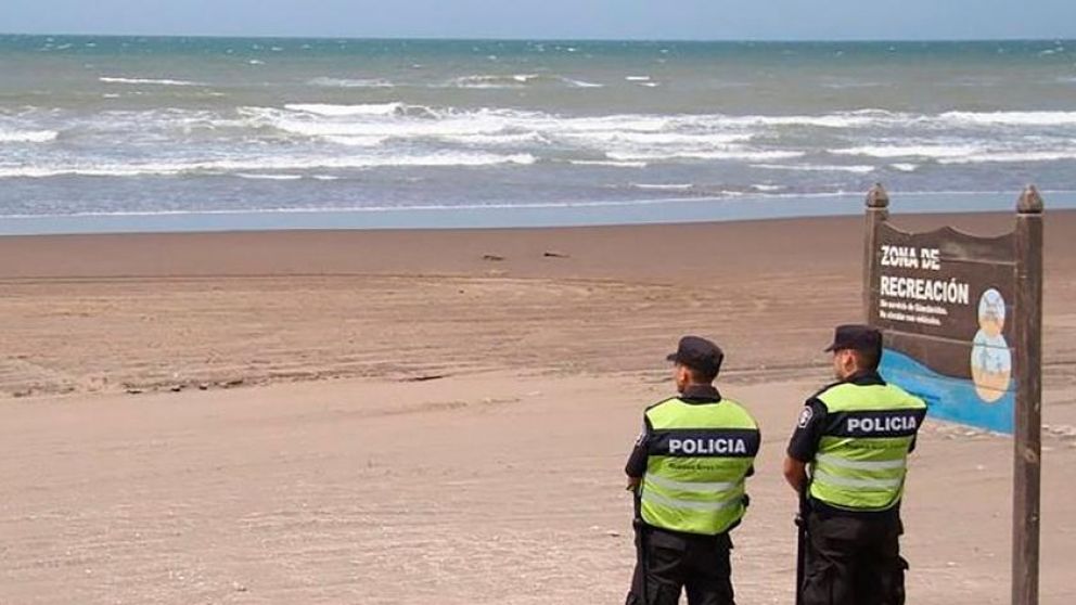 El delegado municipal arremetió contra los padres y aseguró que el gobierno no puede "hacer de "mamá y papá".