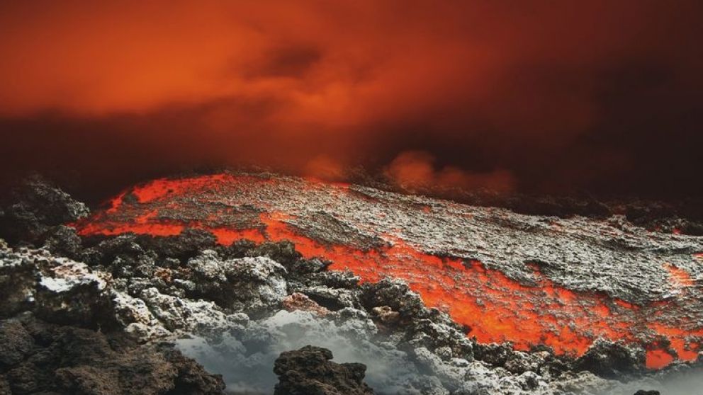 En las Islas Aleutianas centrales hay un pequeño grupo de seis volcanes cuyas montañas tienen aspecto cónico y empinado.