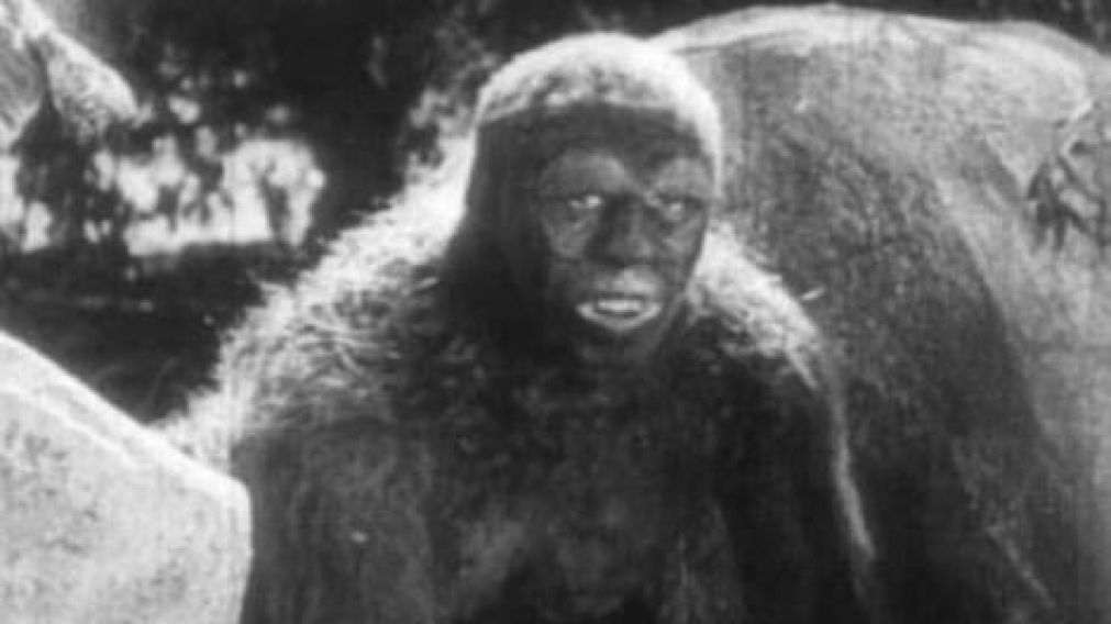 Un hombre mono de la adaptación de "El mundo perdido", de 1925.