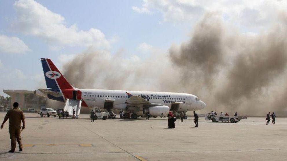Las explosiones en el aeropuerto de Adén dejaron decenas de heridos