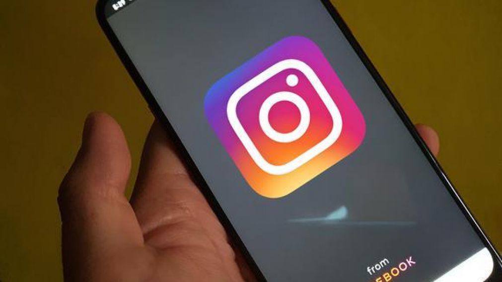 Instagram salió a desmentir las acusaciones de que utilizaba la cámara frontal para espiar usuarios.