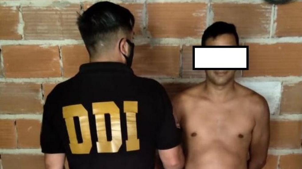 Este es el individuo que capturado por los investigadores policiales en Virrey del Pino.