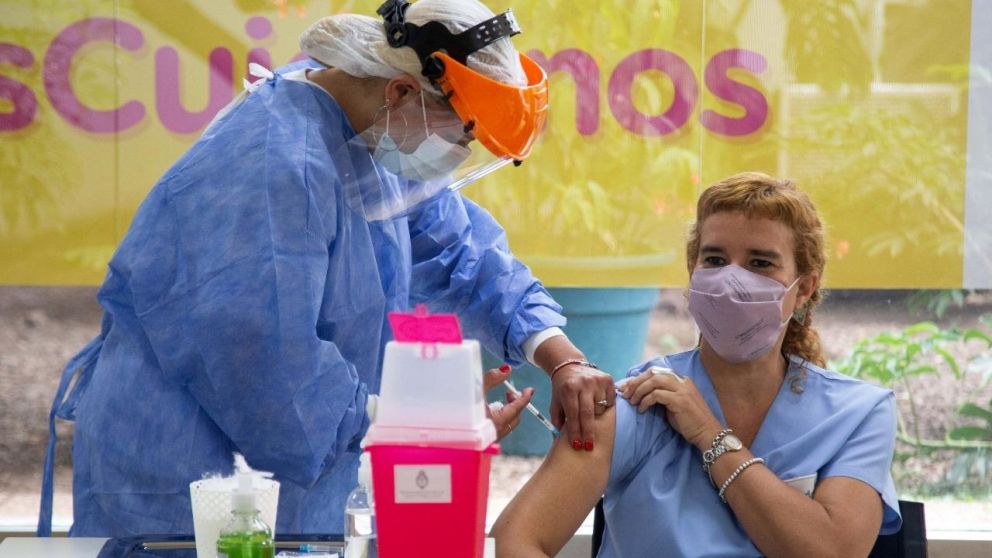 Fabiana Geliberti, una de las cinco primeras personas vacunadas contra el coronavirus del Hospital Argerich