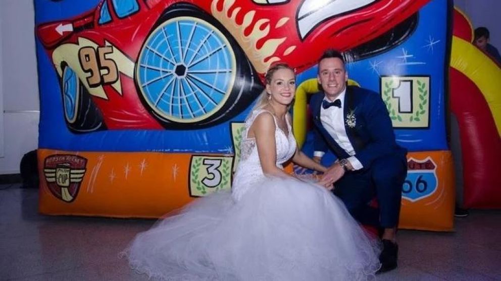 Nadia Di Cello y Fernando Damián Migliano, en el día que de su boda.
