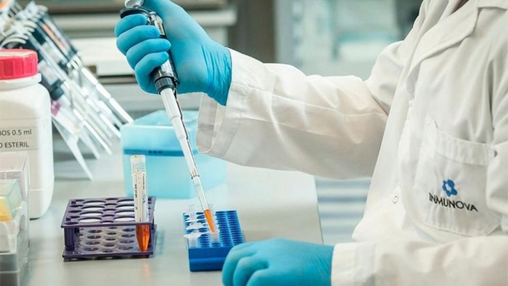 El tratamiento con suero equino hiperinmune fue desarrollado totalmente en la Argentina (CONICET).