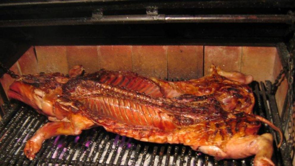 La policía lo vio escapar de la casa con el cuchillo y las manos en la "maza".