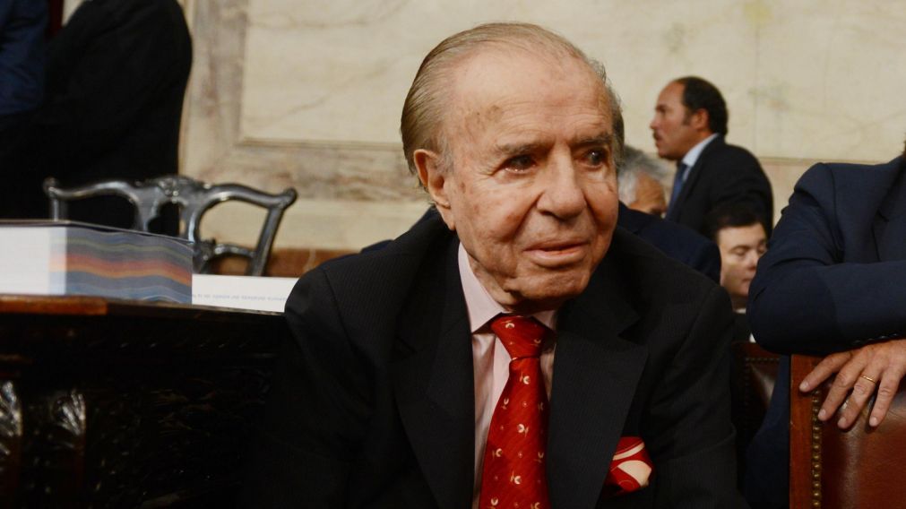 El senador y ex presidente sigue internado, en estado delicado.