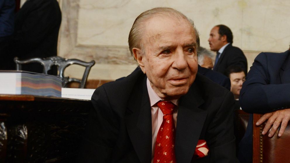 El senador y ex presidente sigue internado, en estado delicado.