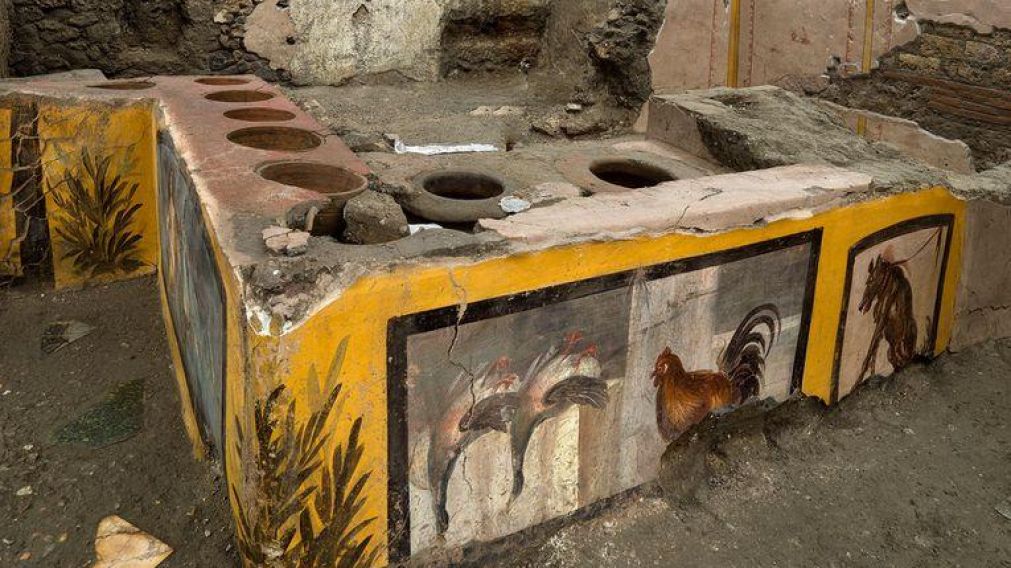 El local conserva casi a la perfecci�n varios frescos pintados en su estructura.