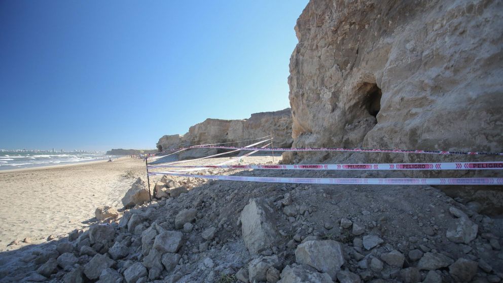 La mujer cayó en los acantilados del barrio de Playa Serena.