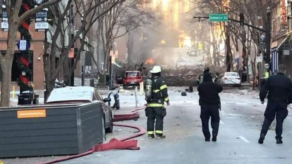 Una explosión golpea el centro de la ciudad de Nashville: investigan si fue intencional.