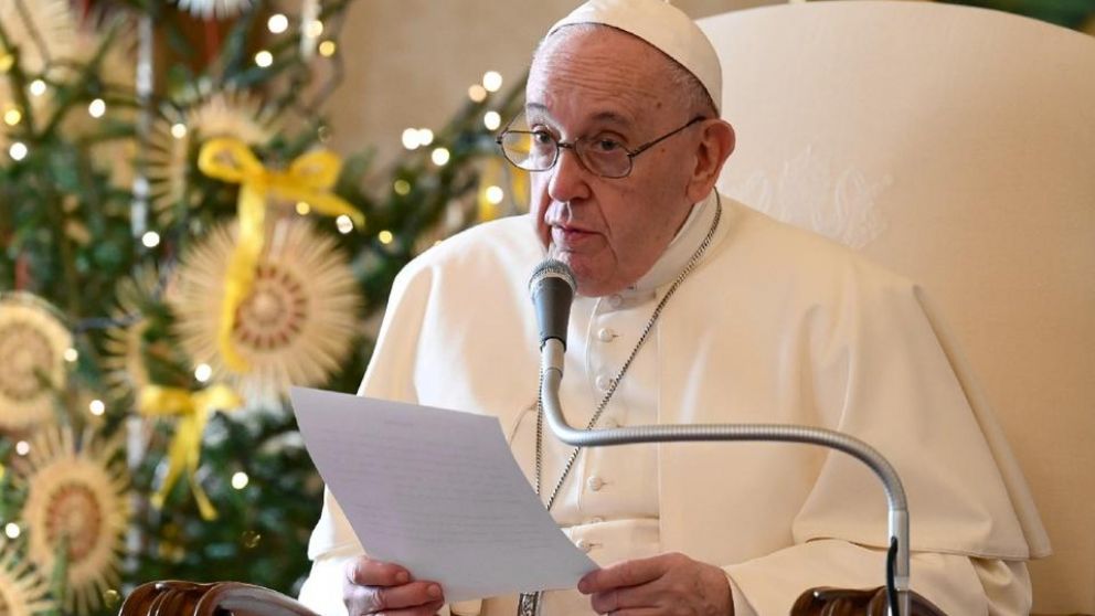 El Papa Francisco en alerta tras el covid-19 positivo de dos cardenales con los que tiene más contacto.