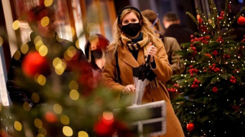 El mundo se prepara para una Navidad en pandemia.