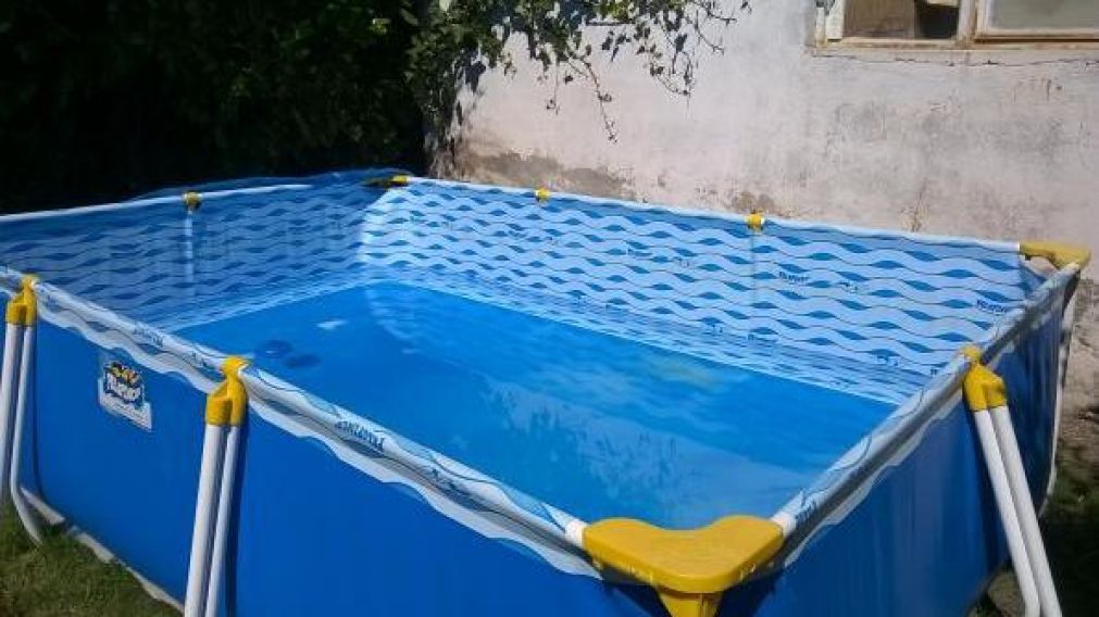 Nena de un año murió al caer en una pileta de lona.