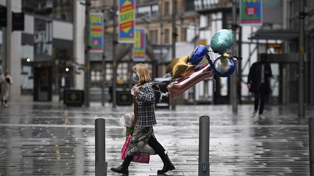Suiza registra en las últimas semanas 4.000 contagios diarios y más de un centenar de muertos cada 24 horas (Twitter).