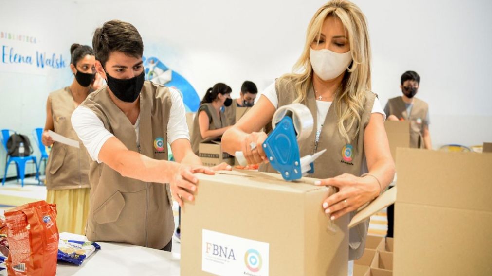 Fabiola Yañez y una acción solidaria "navideña".