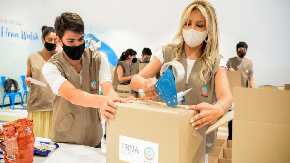 Fabiola Yañez y una acción solidaria "navideña".