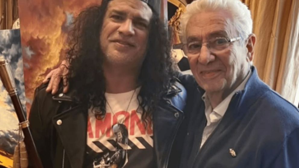 El otro Slash: el guitarrista de Guns N’ Roses sorprendió al visitar al orfebre argentino Juan Carlos Pallarols