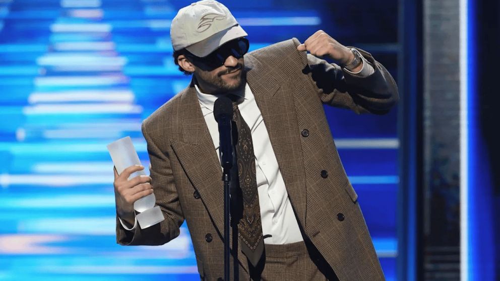 Bad Bunny arrasó en los Premios Billboard de la Música Latina 2025 con 11 galardones