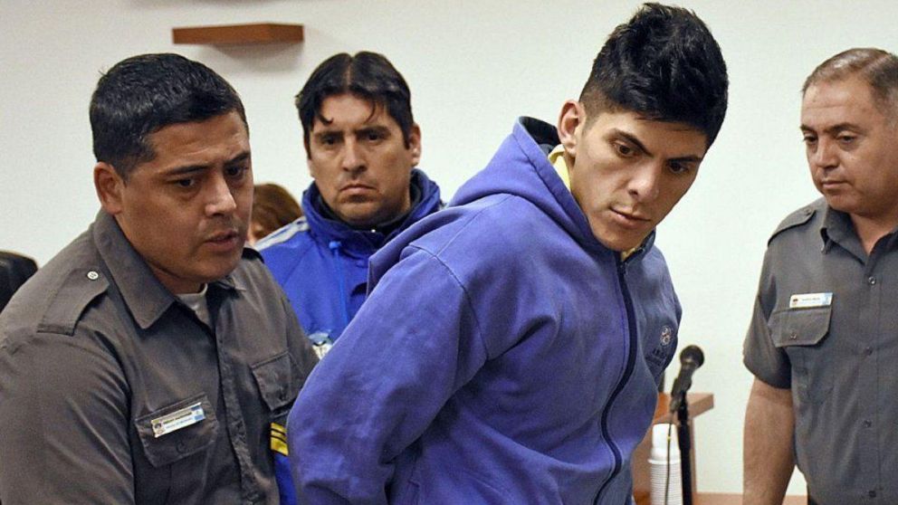 Emilio Alfredo Escobar, de 29 años, violó a la joven, la asesinó de un golpe en la cabeza y mutiló el cuerpo para tirarlo al Río Limay.