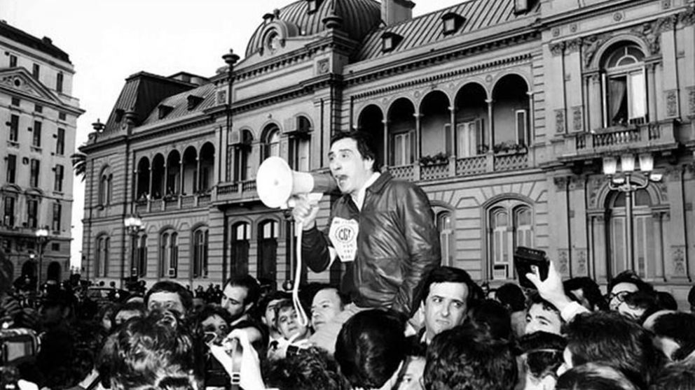 Saúl Ubaldini lideró la CGT en la década del 80.