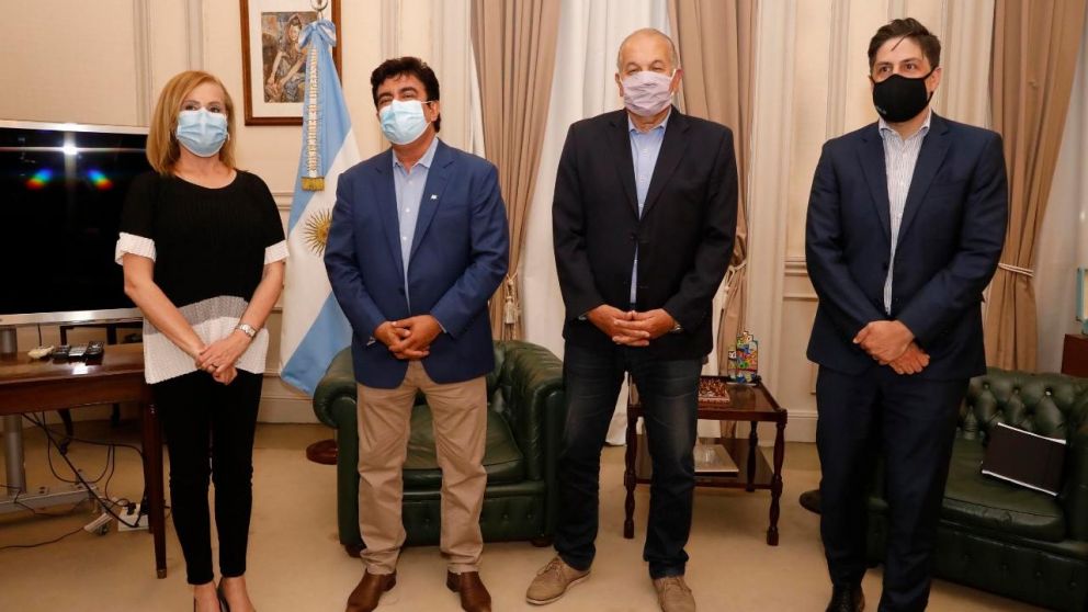 El intendente de La Matanza, Fernando Espinoza, junto al ministro de Educación de la Nación, Nicolás Trotta en el encuentro de esta jornada..