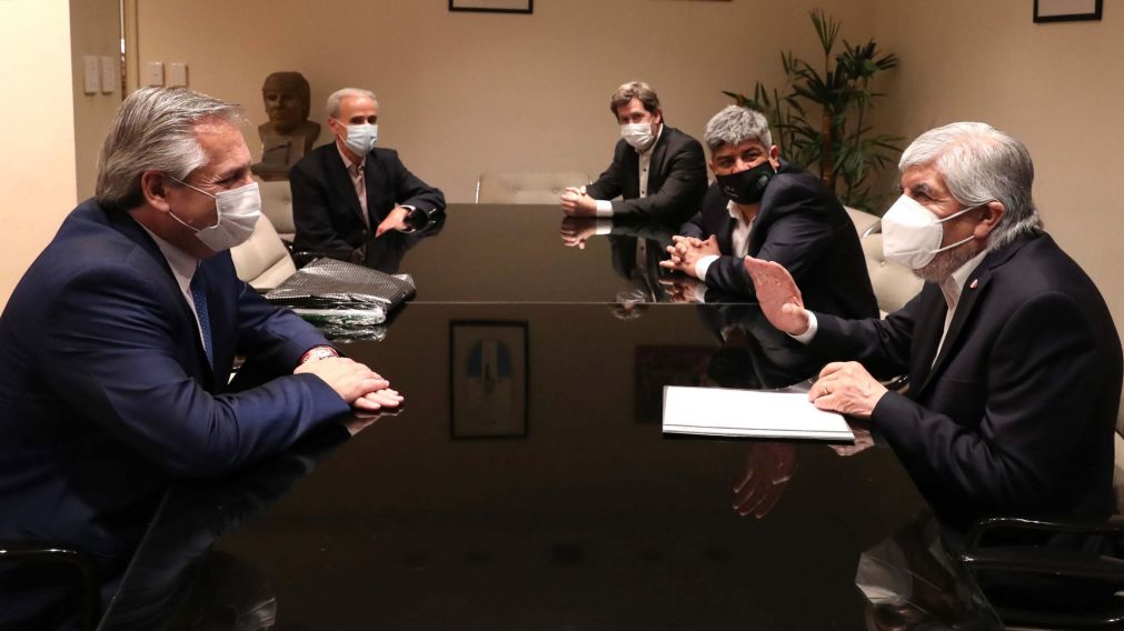 Alberto Fernández a Hugo Moyano: "Estoy acá como Presidente, pero antes que nada como compañero".