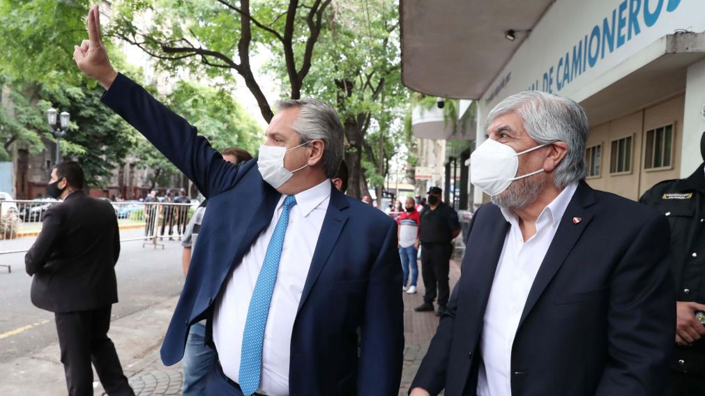 El presidente, Alberto Fernández, junto al secretario General, Hugo Moyano, en el acto central por el Día del Camionero (Télam).