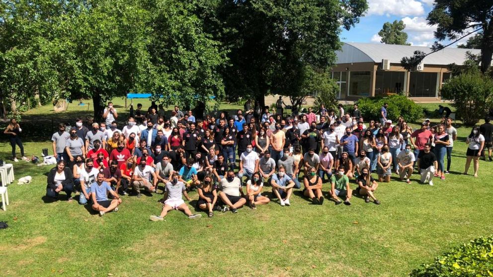 Fuerte respaldo de la Juventud Radical a la fórmula Abad-Revilla.