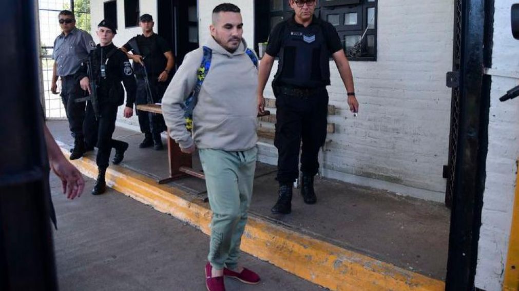 Denuncian que el femicida Tablado viol� la perimetral sobre el padre de Al� y piden su detenci�n.