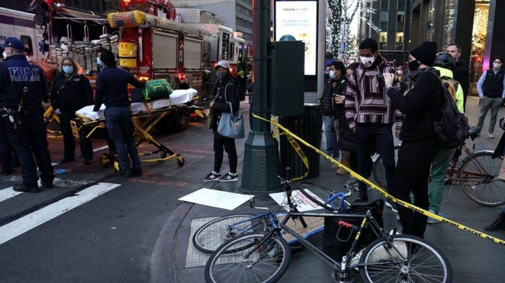 Un automovilista embistió a varias personas que participaban de una protesta, en Nueva York.