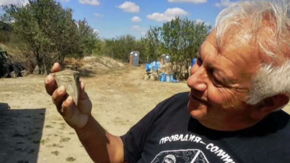 La extraña máscara de arcilla prehistórica fue descubierta en Bulgaria.