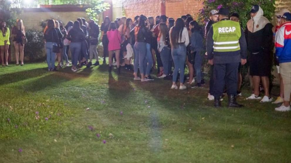 Vacaciones: alerta por fiestas clandestinas. (Télam)
