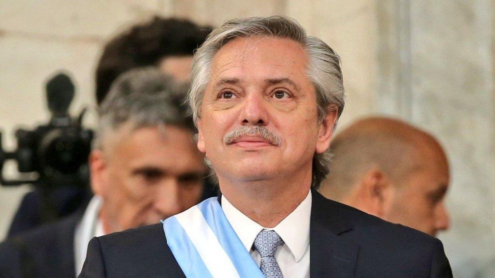 El presidente Alberto Fernández, el 10 de diciembre pasado, minutos después de recibir el bastón de mando.