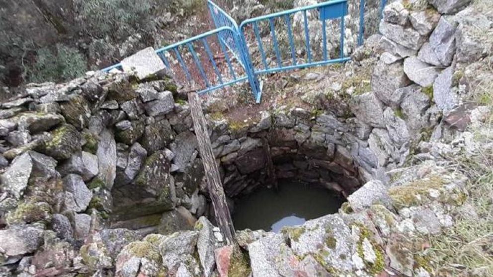 Las autoridades advirtieron sobre la presencia del pozo a los vecinos.