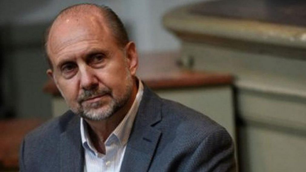 El gobernador de Santa Fe, Omar Perotti, confirmó este jueves que dio positivo en coronavirus.
