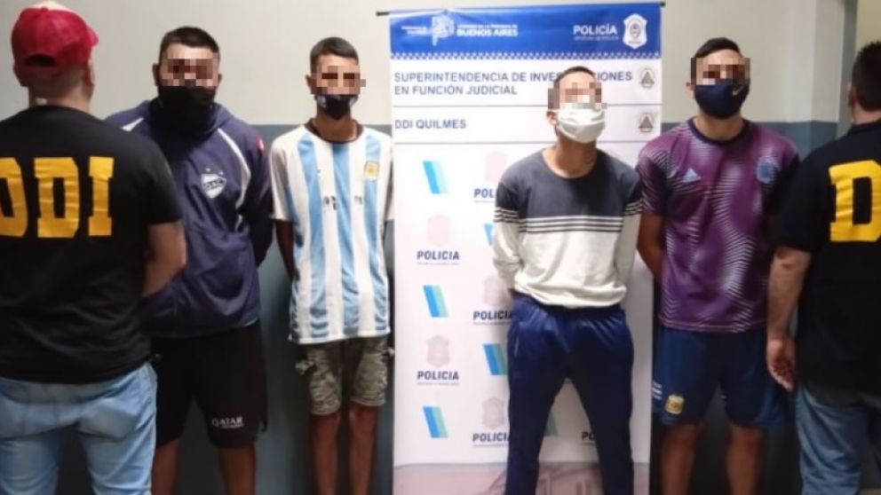 Estos son los cuatro delincuentes que fueron capturados por los efectivos policiales.