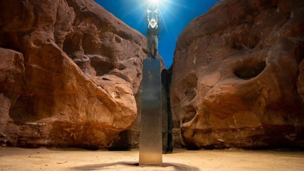 La �ltima foto tomada con el monolito de pie.