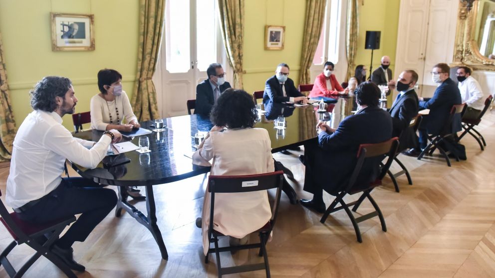 El jefe de Gabinete, Santiago Cafiero, encabezó una reunión de gabinete económico.