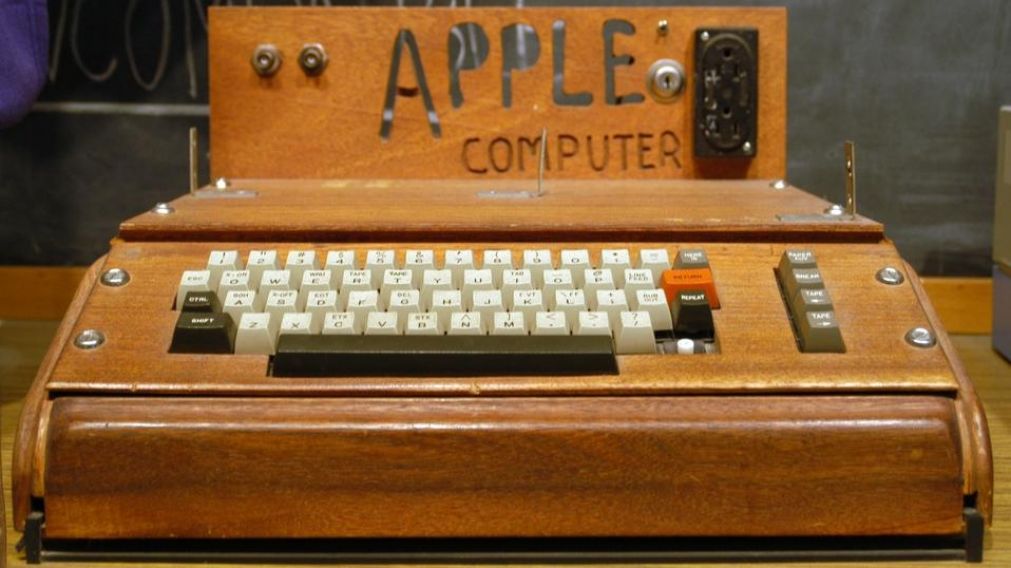 Se fabricaron 200 unidades de la primera computadora de Apple (Mac) en 1976.