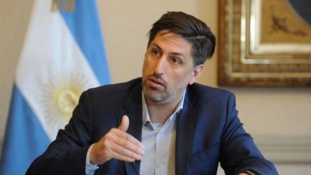 El ministro destacó que es prioritaria la vacunación de los docentes.