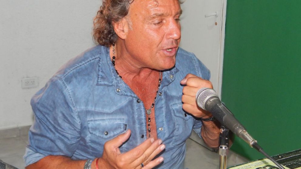 "Estos pibes son pelotu...el rugby no es as�", critic� el ex Puma Seraf�n Dengra.