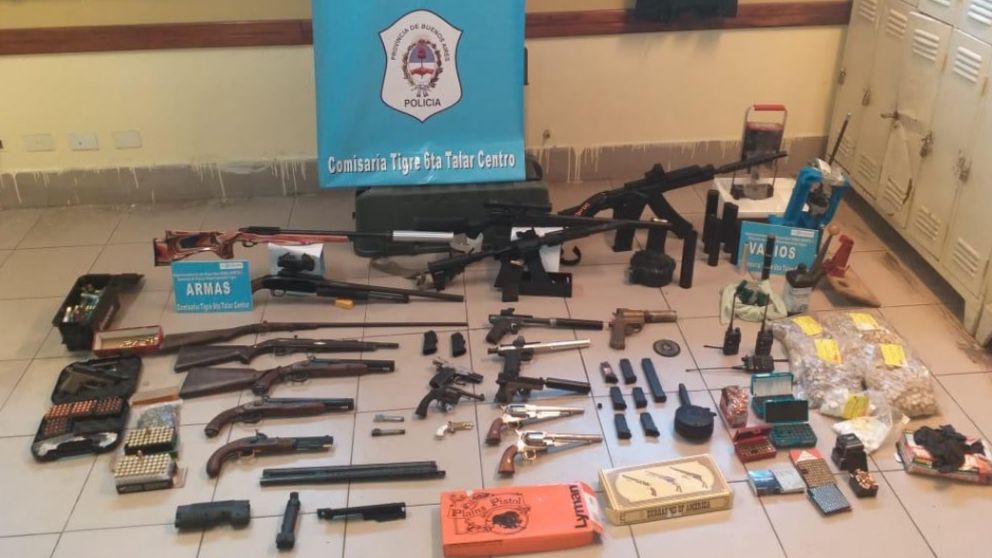 Estos son los diversos elementos que fueron incautados por los investigadores policiales.