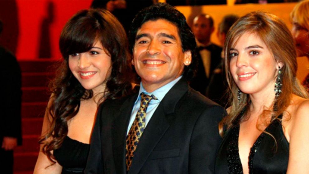 Trascendieron chats de Dalma y Ginannina Maradona en la que hablan sobre la necesidad de otro doctor para Pelusa.