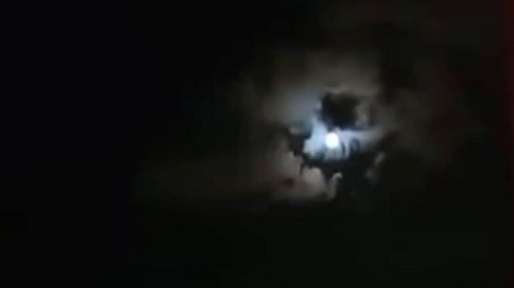 El Diego y su silueta surcando los cielos (Captura de video).
