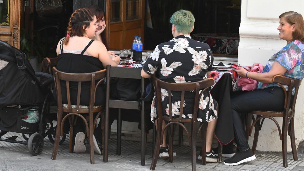 Los locales gastronómicos cerrarán sus puertas a las 3 de la mañana (Crónica/Carlos Ventura)