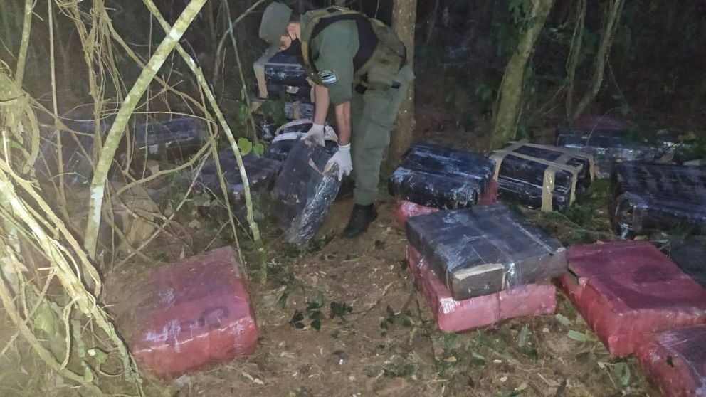 Incautan más de tres toneladas de marihuana en dos operativos en Misiones.