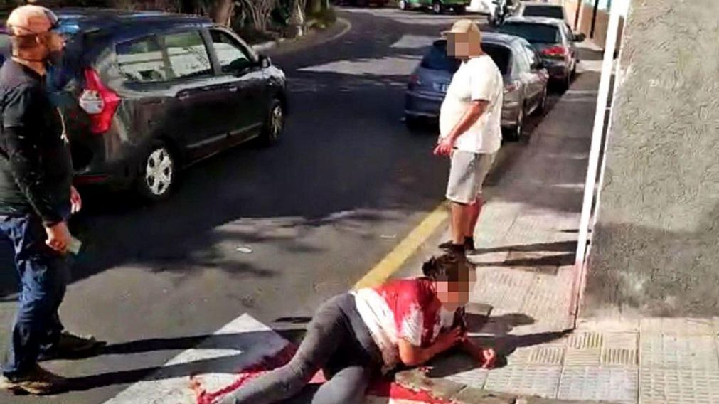 La mujer fue trasladada de urgencia al hospital local y quedó fuera de peligro.